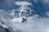 珠穆朗玛峰：攀登之路的挑战